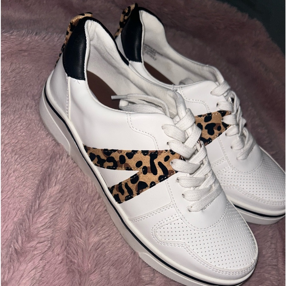 Buckle women’s Tennis Shoes